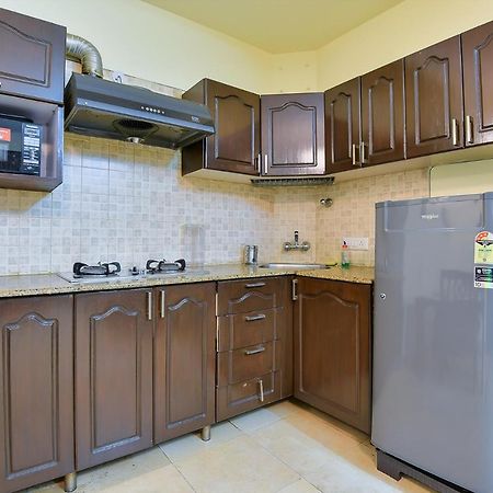 Studio Serviced Apartments Near Fortis Hospital 구르가온 외부 사진