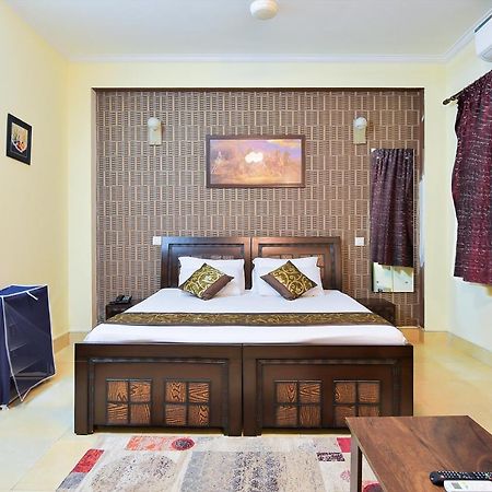 Studio Serviced Apartments Near Fortis Hospital 구르가온 외부 사진