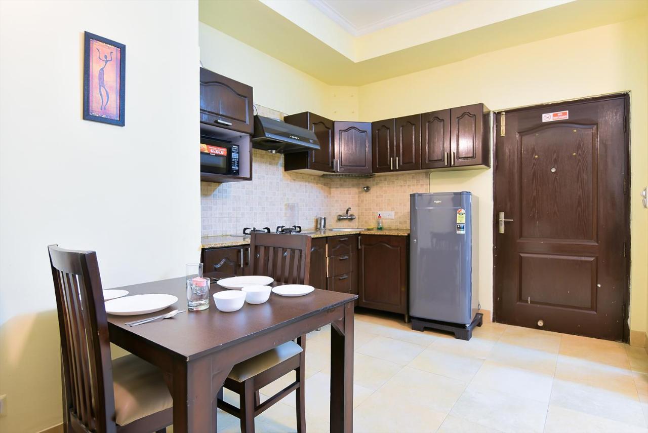 Studio Serviced Apartments Near Fortis Hospital 구르가온 외부 사진