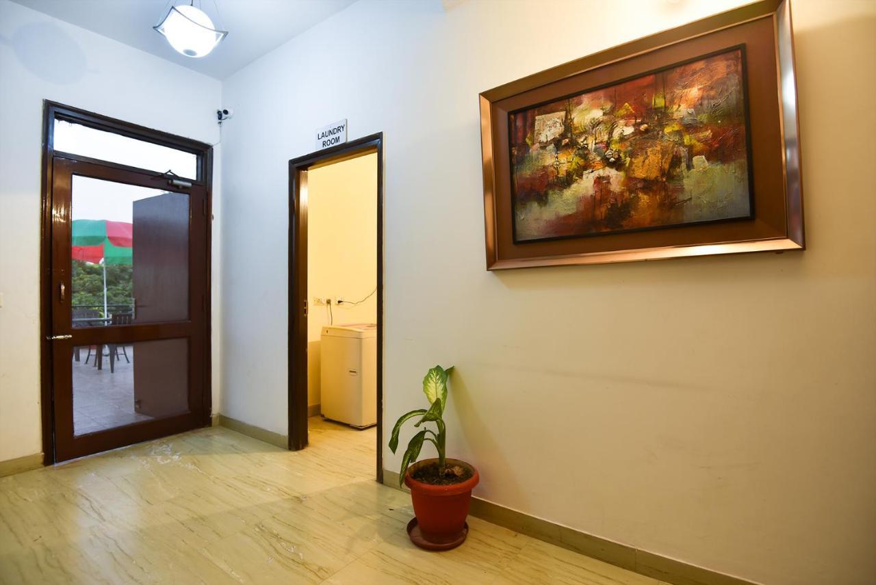 Studio Serviced Apartments Near Fortis Hospital 구르가온 외부 사진