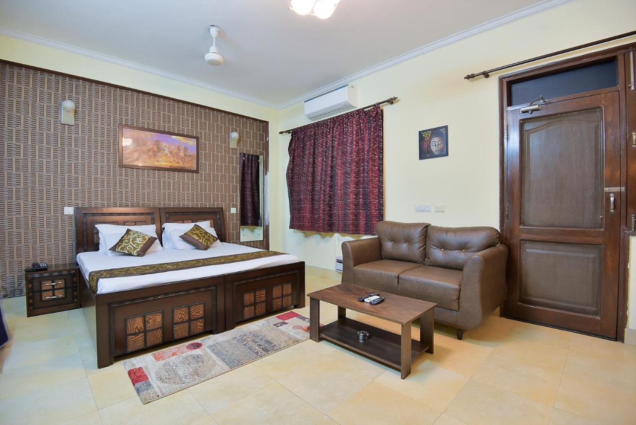 Studio Serviced Apartments Near Fortis Hospital 구르가온 외부 사진