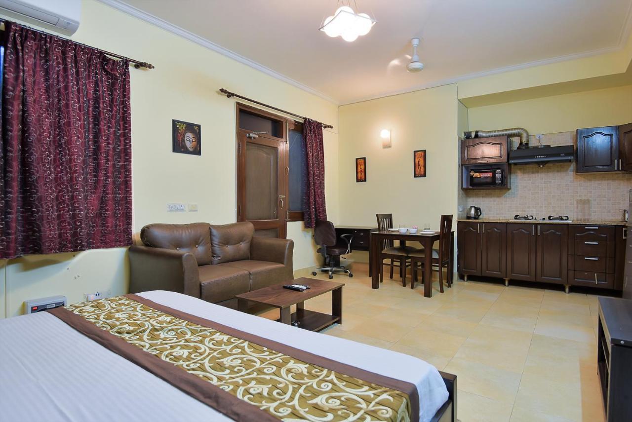 Studio Serviced Apartments Near Fortis Hospital 구르가온 외부 사진