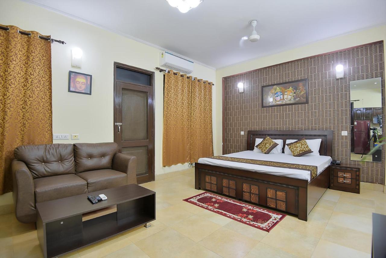 Studio Serviced Apartments Near Fortis Hospital 구르가온 외부 사진