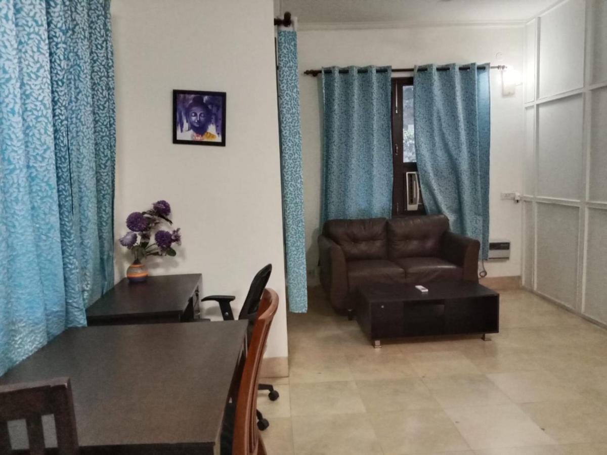 Studio Serviced Apartments Near Fortis Hospital 구르가온 외부 사진