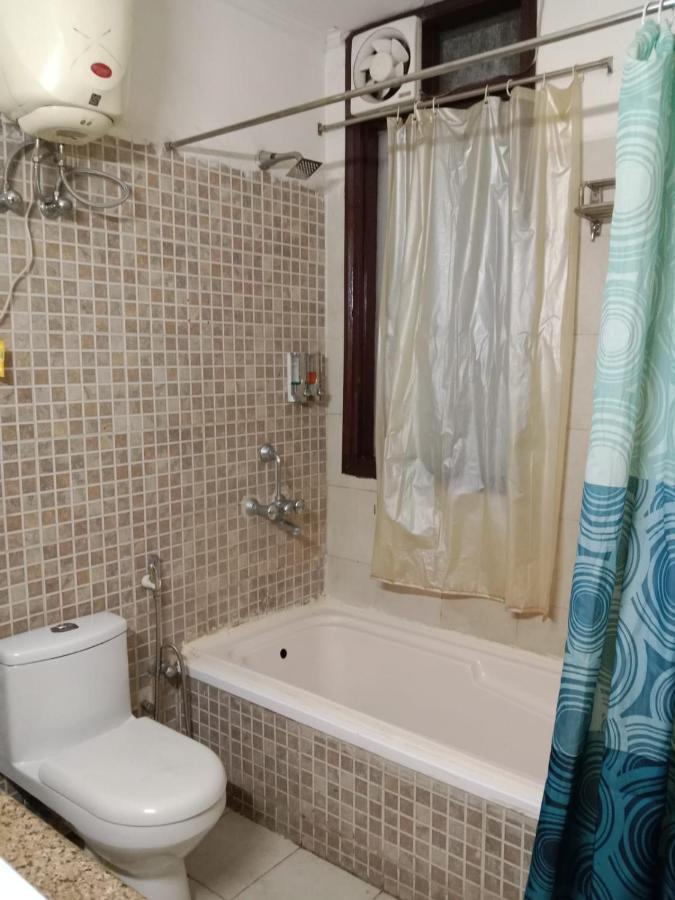 Studio Serviced Apartments Near Fortis Hospital 구르가온 외부 사진