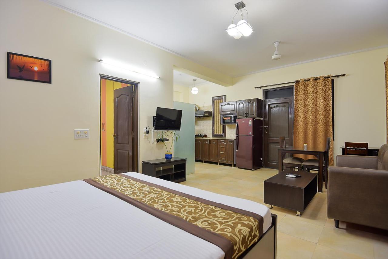 Studio Serviced Apartments Near Fortis Hospital 구르가온 외부 사진